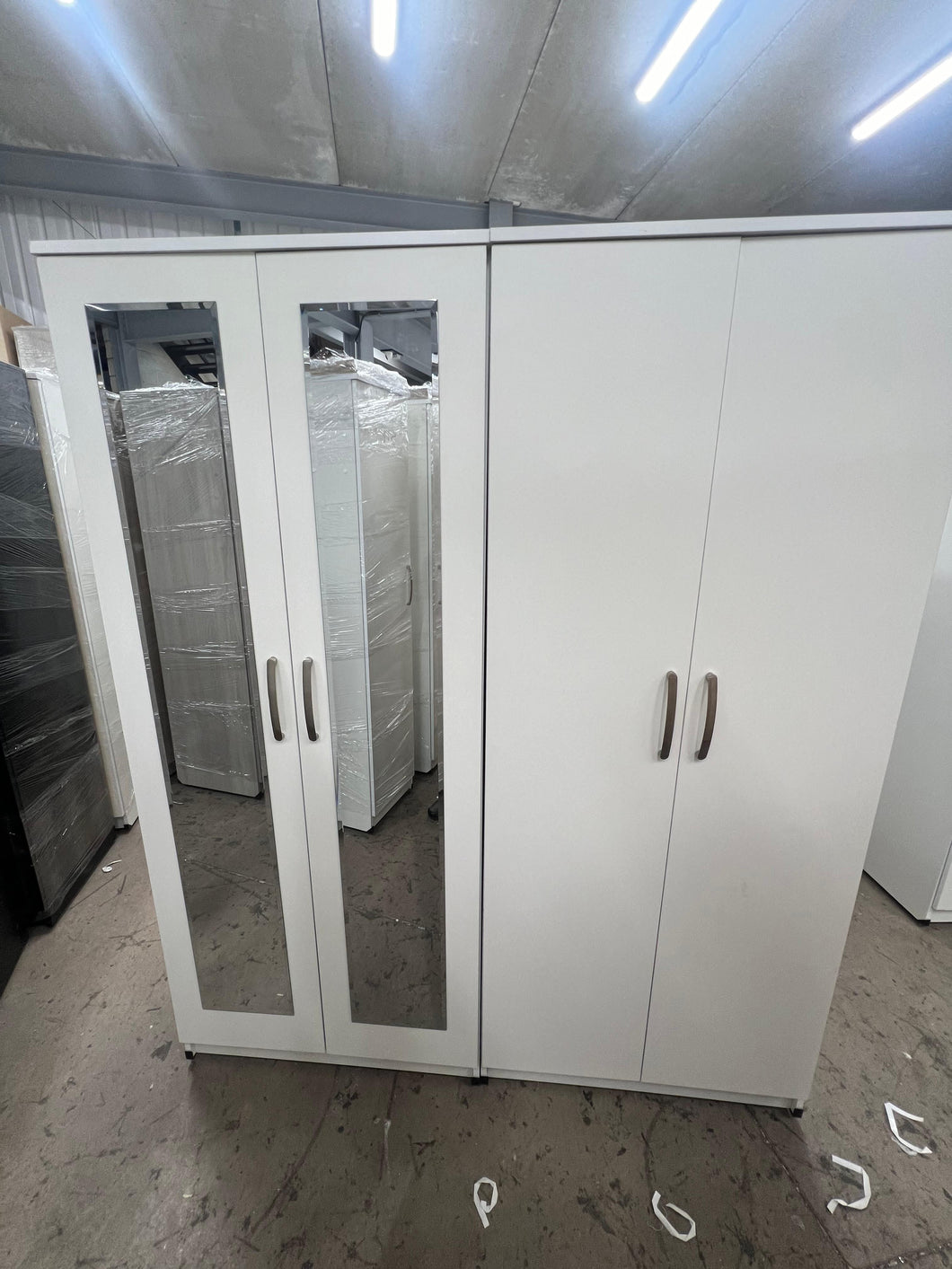 4 Doors With 2 Mirrors Wardrobe